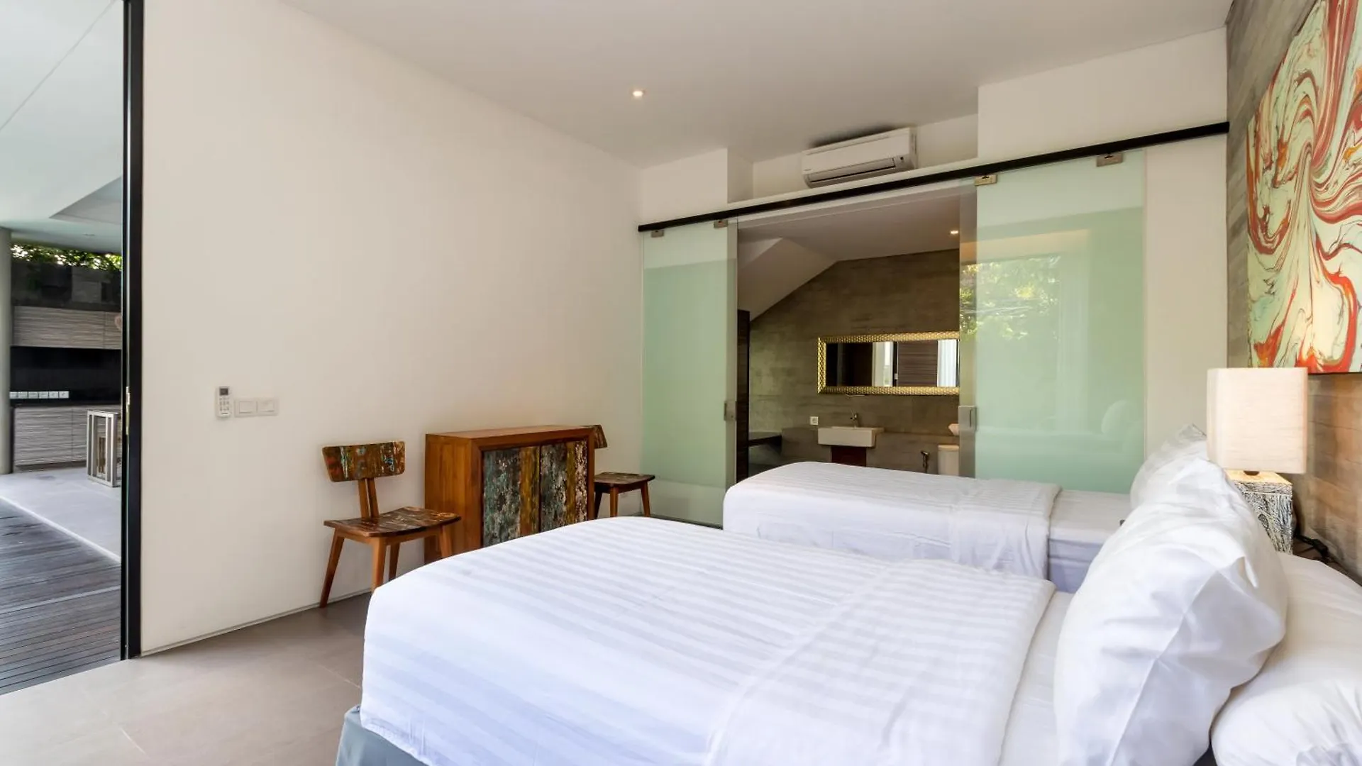 The Swan Villas By Villa Finder Seminyak