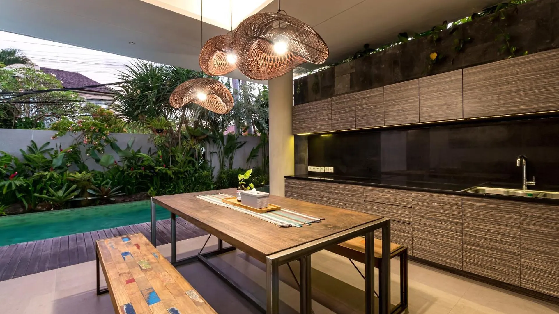 The Swan Villas By Villa Finder Seminyak