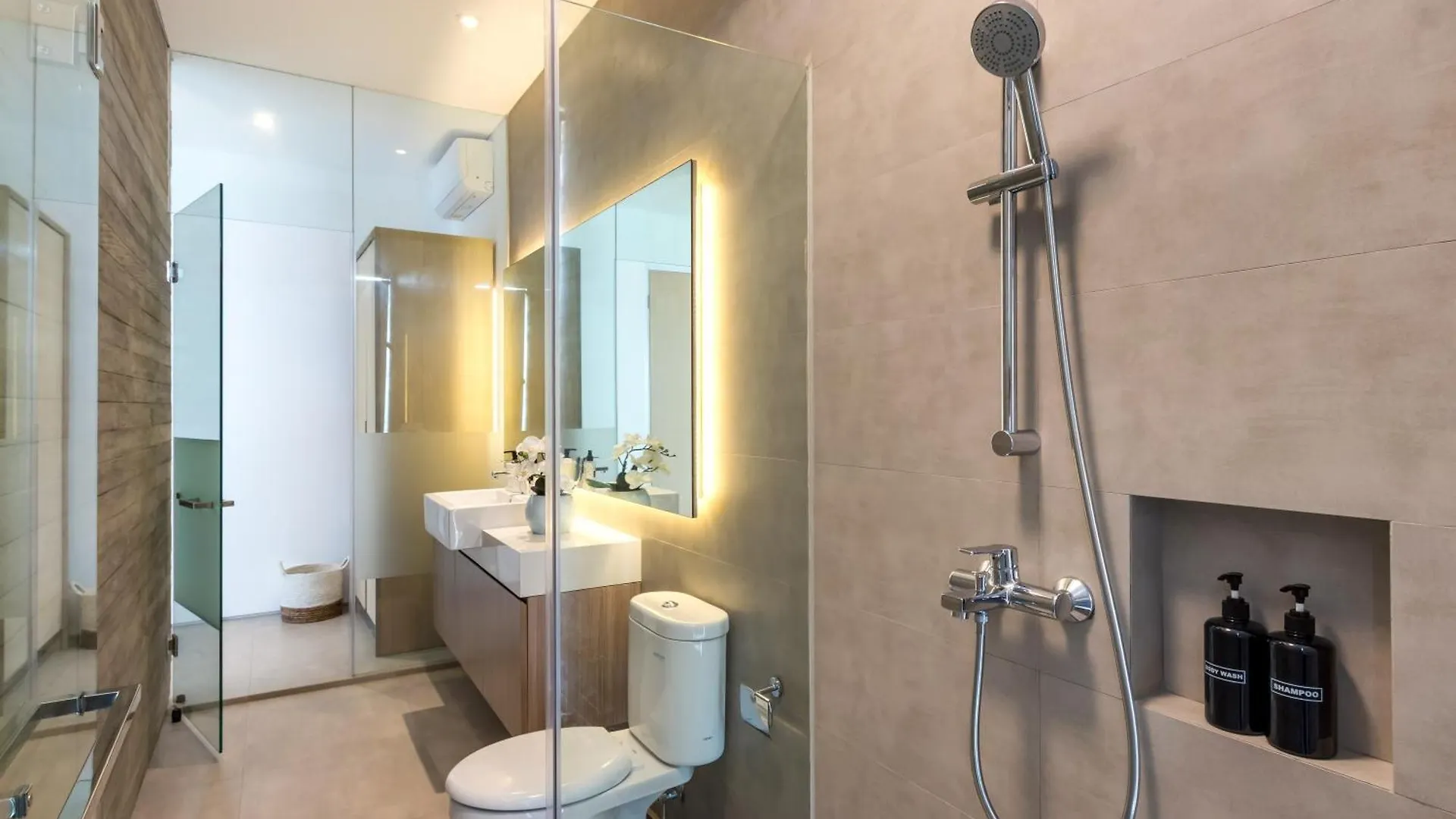 The Swan Villas By Villa Finder Seminyak
