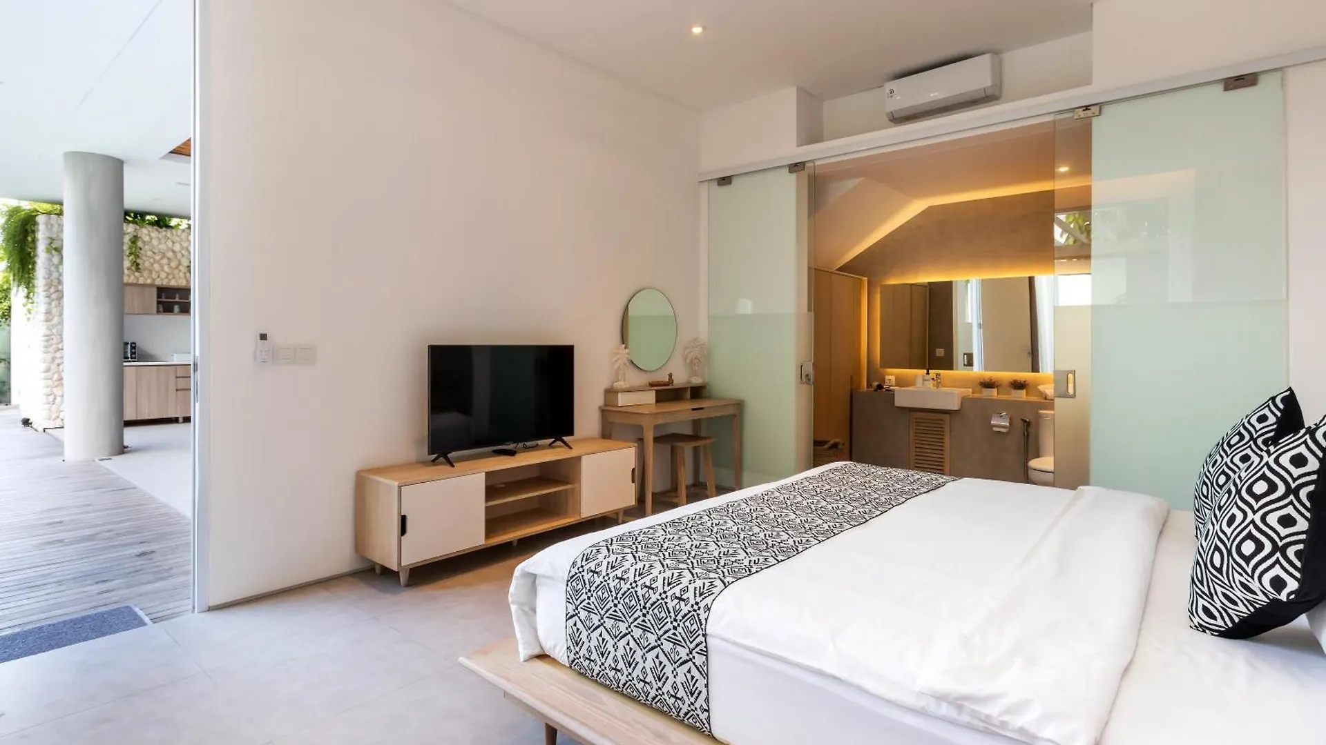 The Swan Villas By Villa Finder Seminyak
