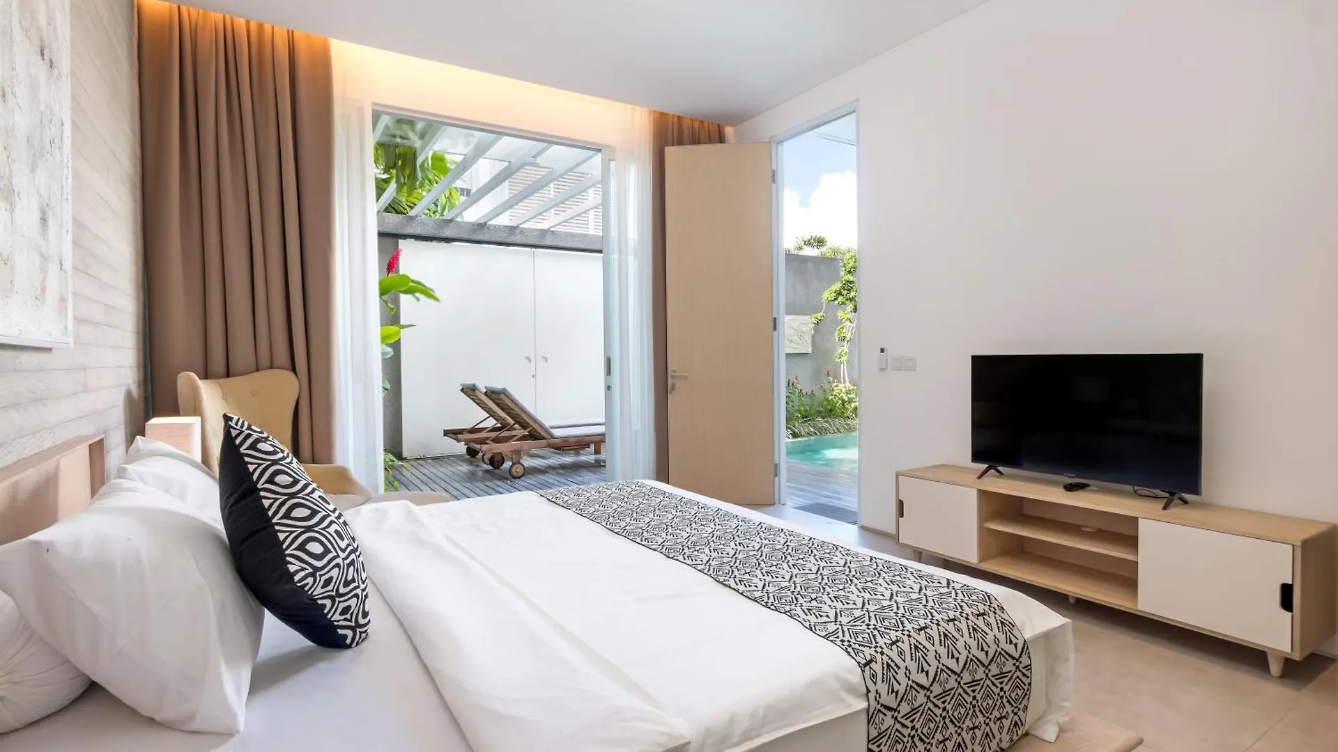 The Swan Villas By Villa Finder Seminyak