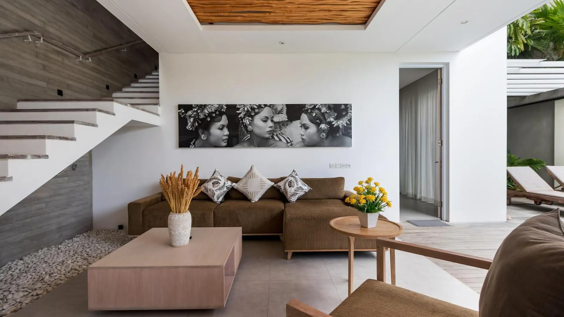 The Swan Villas By Villa Finder Seminyak