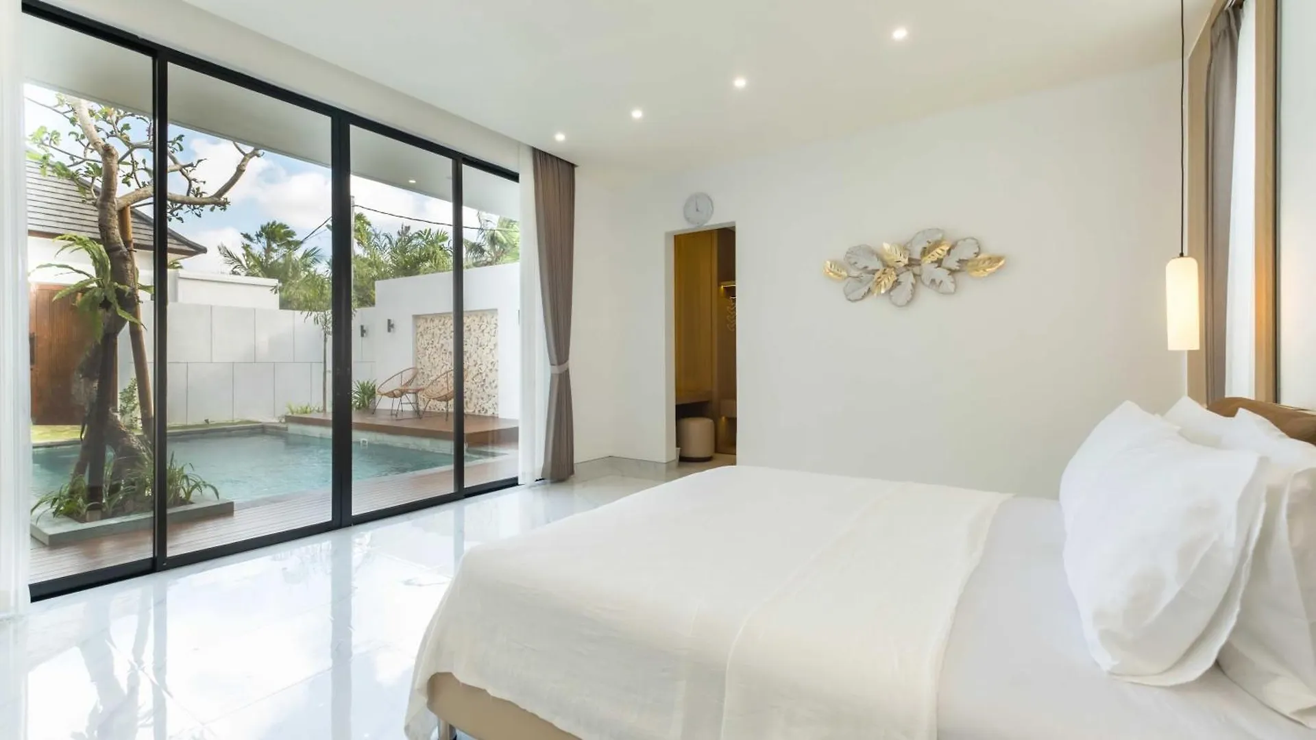 The Swan Villas By Villa Finder Seminyak